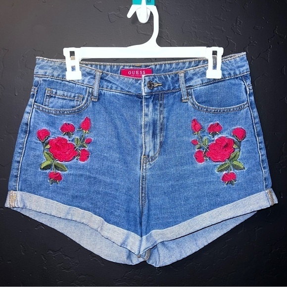 Guess Womens Shorts Size 28 Blue
Denim Floral High Rise Gia Cheeky Hot Pants - Picture 1 of 7